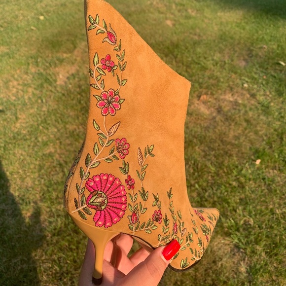 70’s Floral Embroidered Funky Booties - Picture 6 of 12